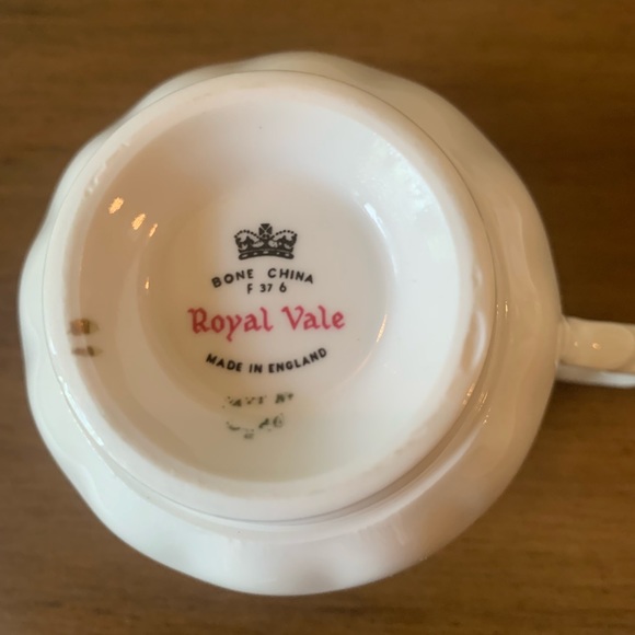 Royal Vale Fine Bone China Tea cup and Saucer - Picture 4 of 4